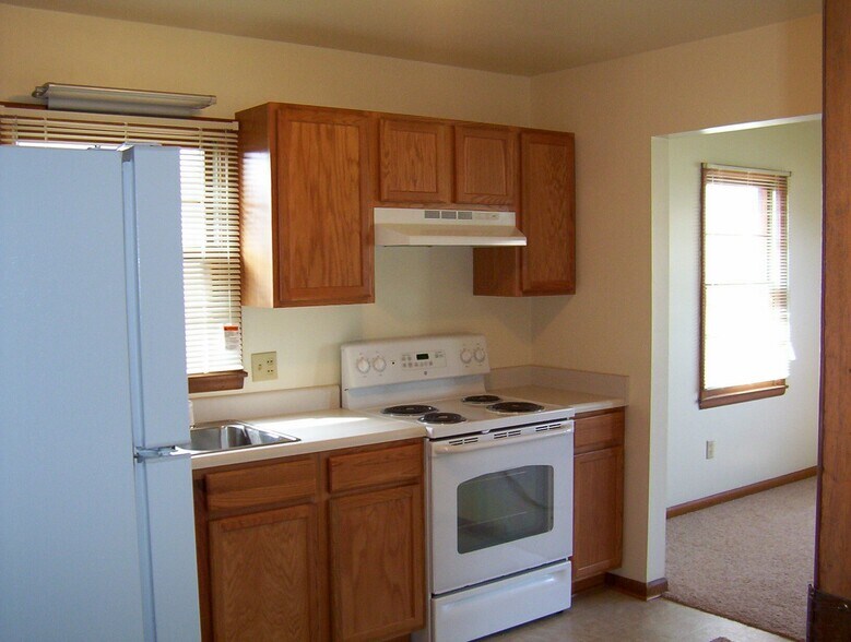 Building Photo - 2212 Melrose Ave