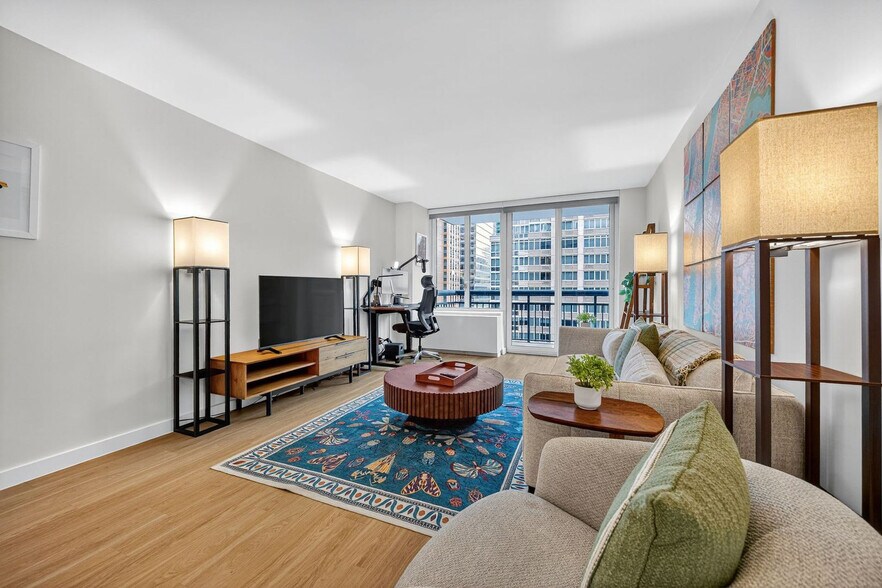 Primary Photo - 68 W 37th St