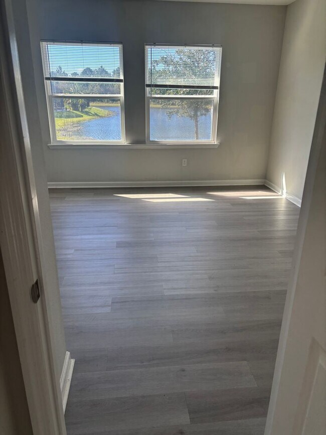 Building Photo - 4 Bedroom 3 Full Bath House in Convenient Location