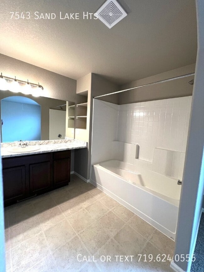 Building Photo - 7543 Sand Lake Heights