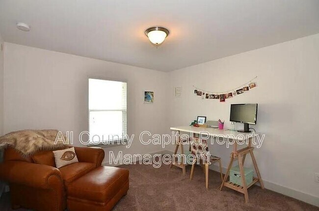 Building Photo - 2204 Capulet St