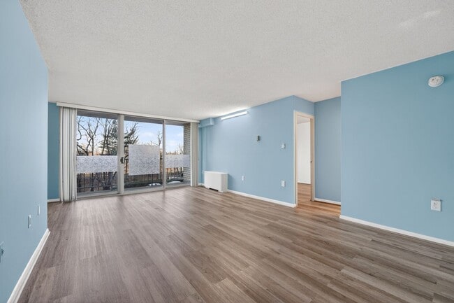 Building Photo - 2500 N Van Dorn St