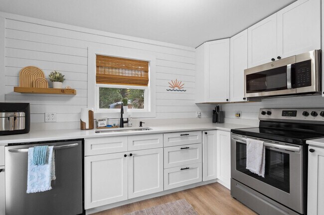 Building Photo - 318 Charlotte Ave