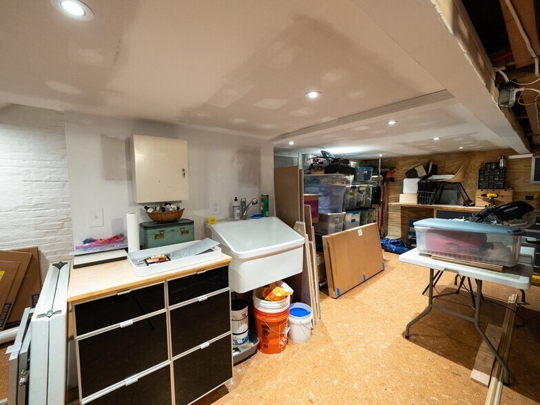 Building Photo - 214 3rd St