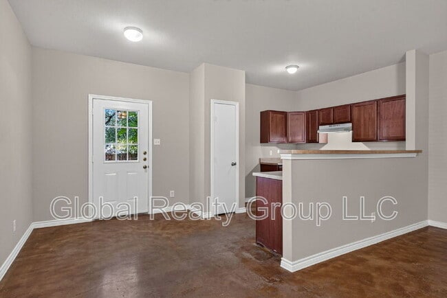 Building Photo - 7802 Kingsbury Way