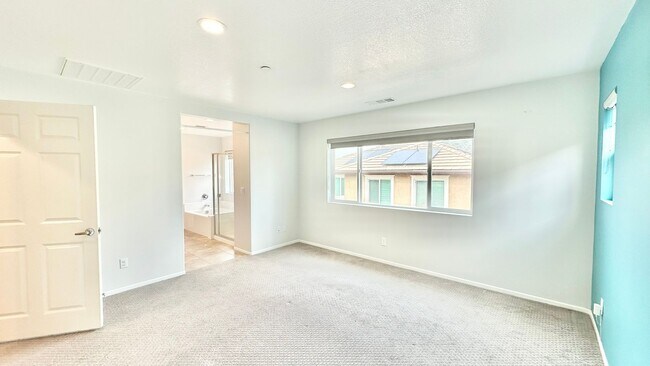 Building Photo - Newer & Lovely Two-Story Home in the New C...