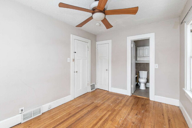Building Photo - Charming 2-Bedroom Home minutes from everything!