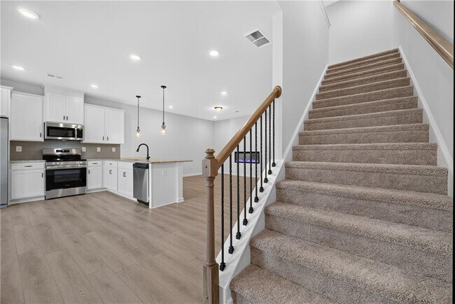 Building Photo - 58 Jacobs Farm Ln