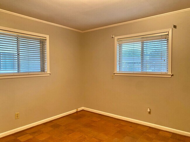 Building Photo - Charming 3 bed/2 bath home near Camellia B...