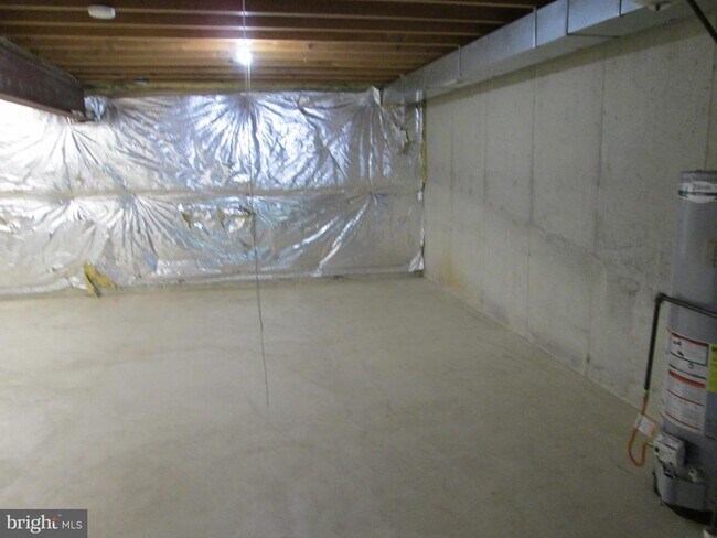 Building Photo - 1300 Treasure Dr
