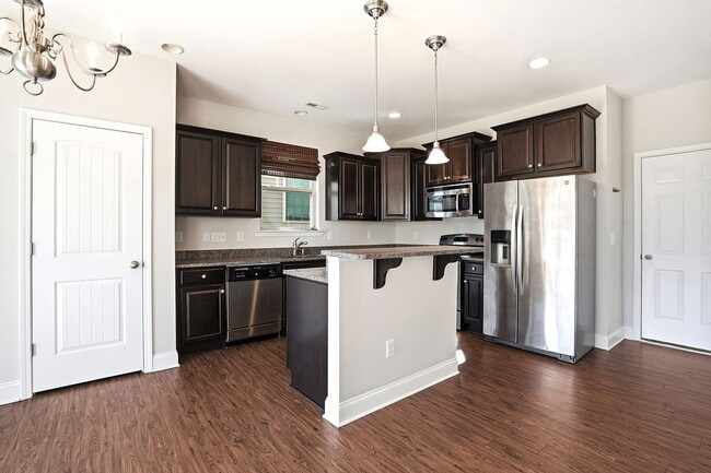 Building Photo - BEAUTIFUL single-Family home with $500 towards first month's rent- 2-Car Garage | Community Pool ...