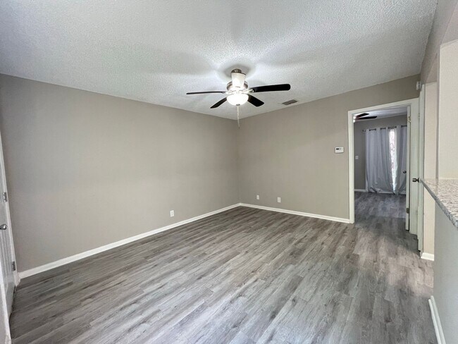 Building Photo - Renovated 1BR/1BA Ortega Farms Apartment