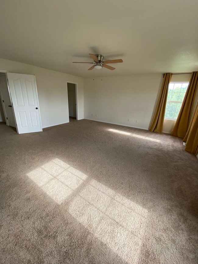 Building Photo - 3 bedroom 2 bathroom duplex in Englewood