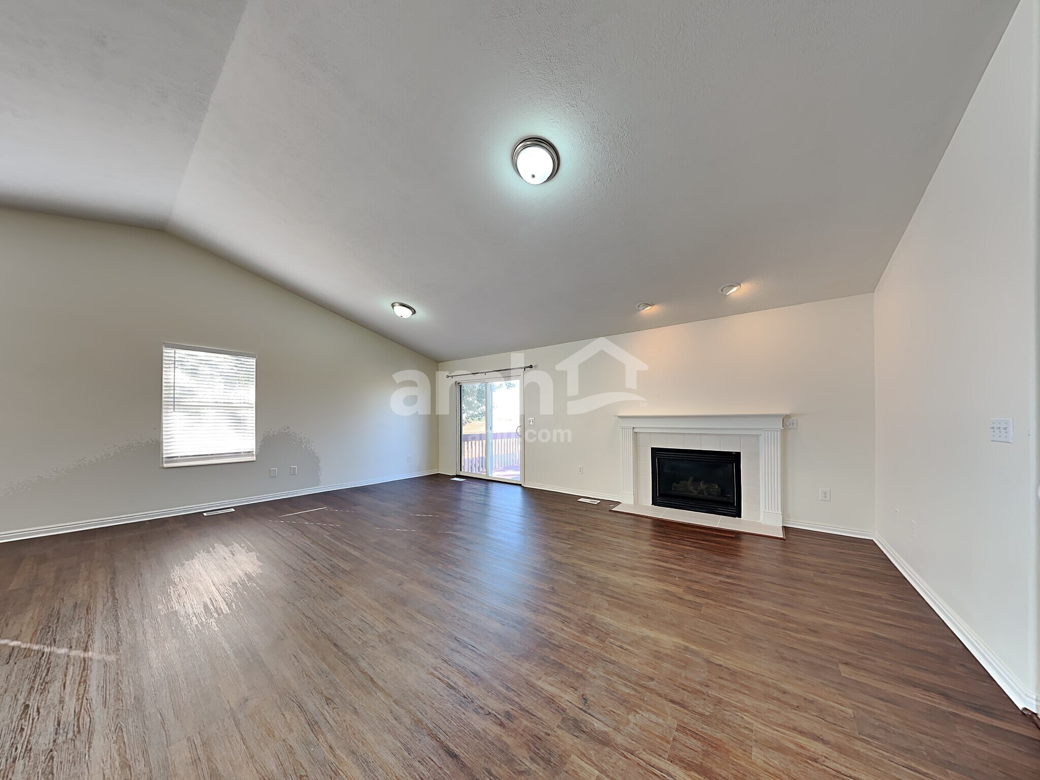 Building Photo - 1420 Pebblecreek Dr S