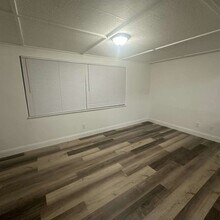 Building Photo - 3 bedroom 2 bath home with lawn cutting in...
