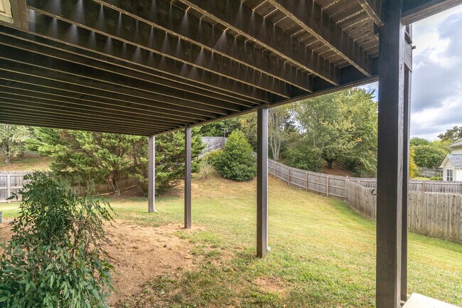 Building Photo - 1100 Winterberry Ln