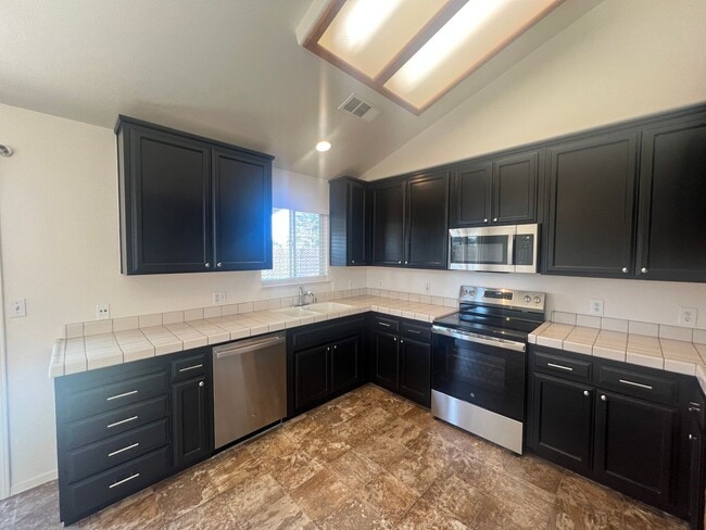 Building Photo - Single story home located in Waterford!