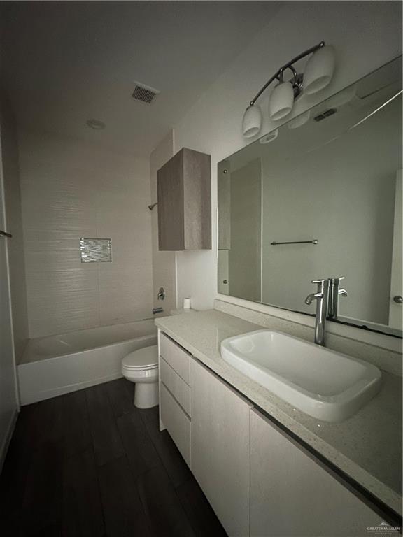 Building Photo - 10 West Dr