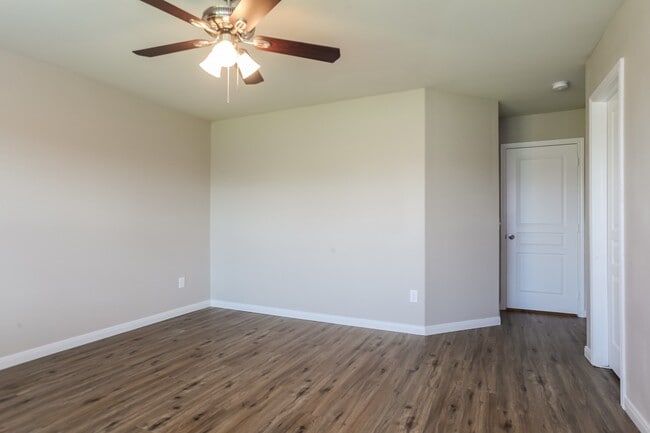 Building Photo - 6450 Dayridge Ln