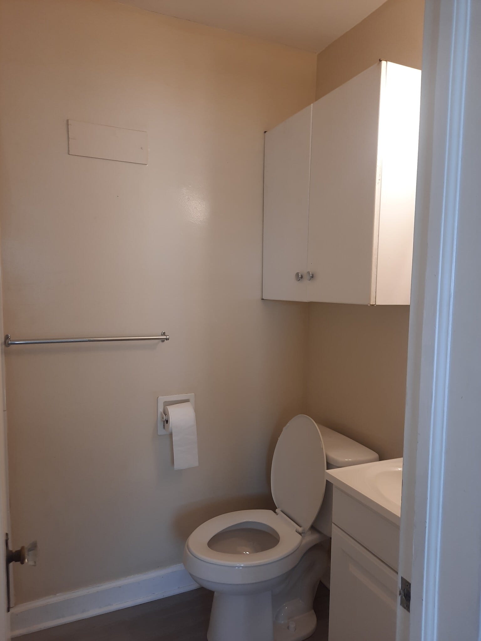 Building Photo - 226 E 5th Ave