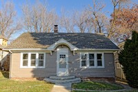 Building Photo - Spacious House | 2 Bed 1 Bath