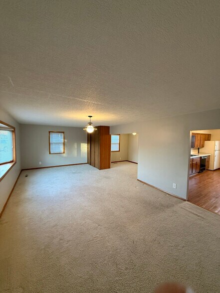 Building Photo - 710 W 8th St