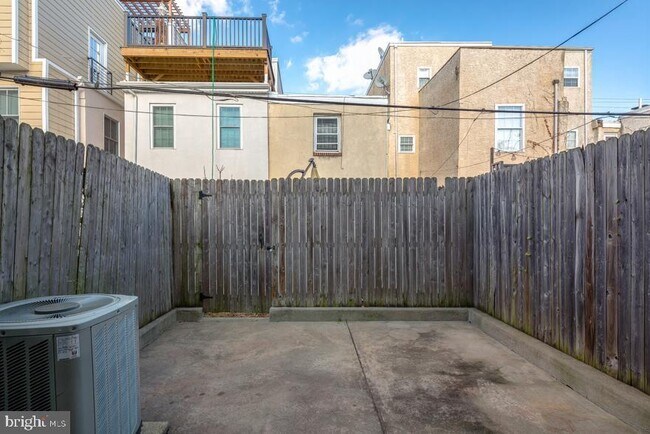 Building Photo - 2243 Kimball St