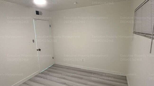 Building Photo - Remodeled 3 bedroom/ 2 bathroom home