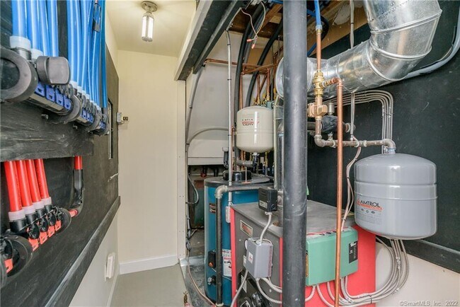 Building Photo - 5 Mendes Rd