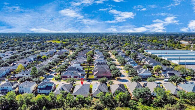 Building Photo - 6714 Albion Cresent Dr