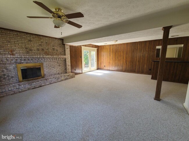 Building Photo - 8812 Danewood Dr