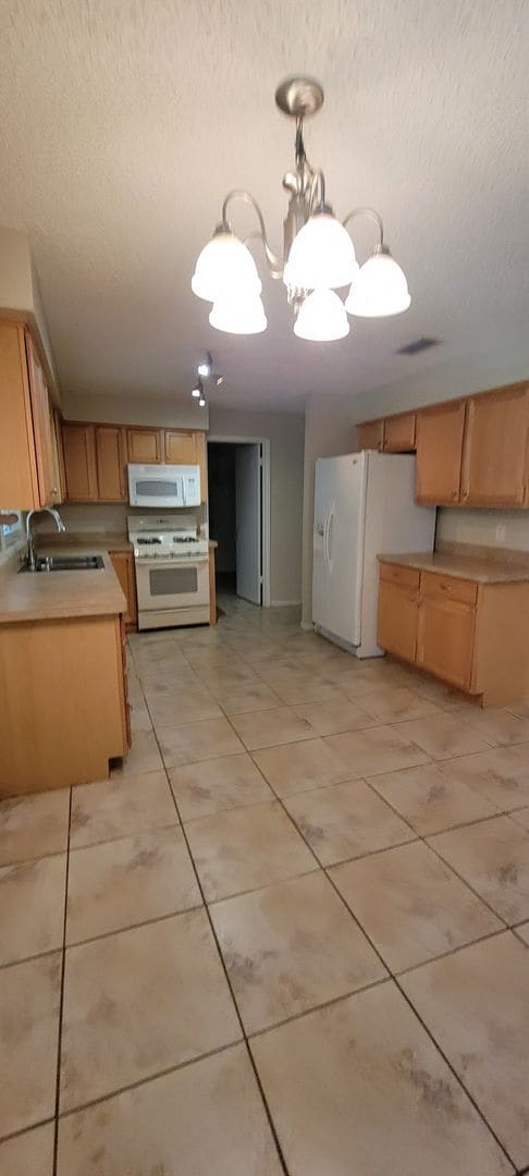 Building Photo - 2220 NW 14th Ave