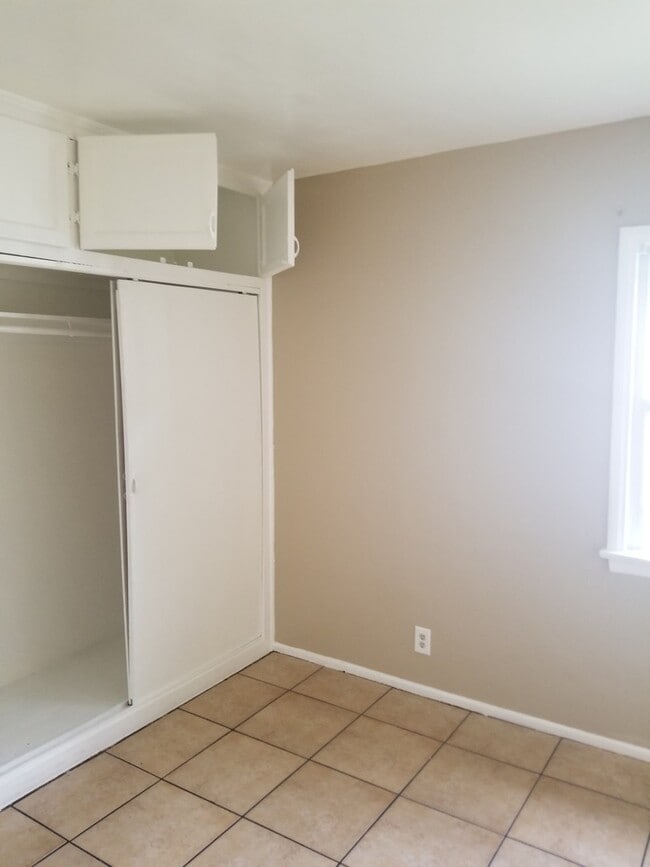 Building Photo - Cozy 1 bed one Bath unit