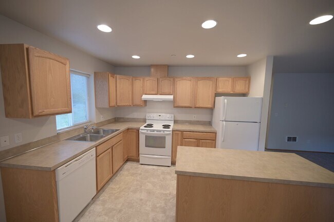 Building Photo - Super clean 2 bed 1 bath apartment in Port...