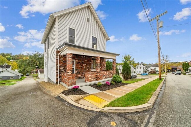 Building Photo - 3 bed/ 2 bath Single Family Home Manor, PA 15665