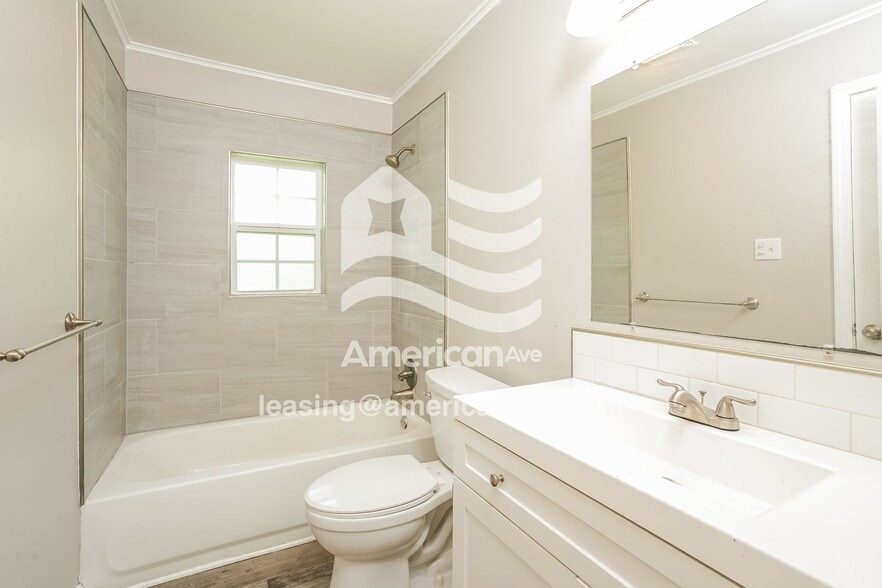 Building Photo - 4923 E Easton St