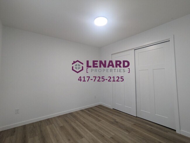 Building Photo - 2702 W Water St