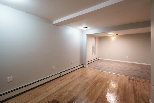 Building Photo - 547 1st St