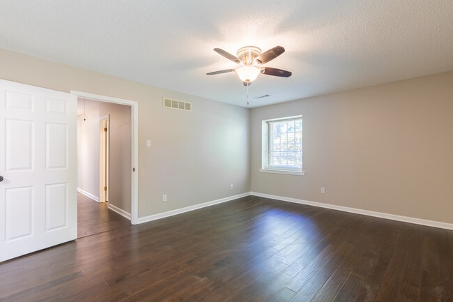 Building Photo - 8501 Buckthorn Dr