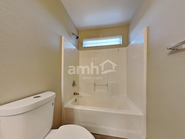 Building Photo - 443 S Sabrina