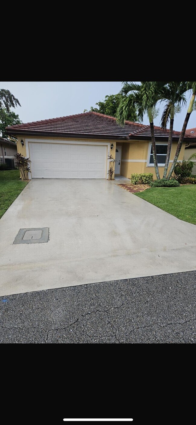 Primary Photo - 12235 Brisbane Ln