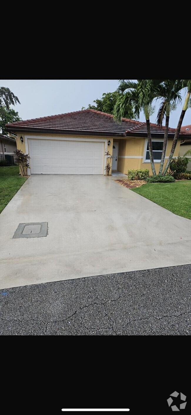 Building Photo - 12235 Brisbane Ln