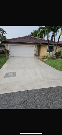Building Photo - 12235 Brisbane Ln