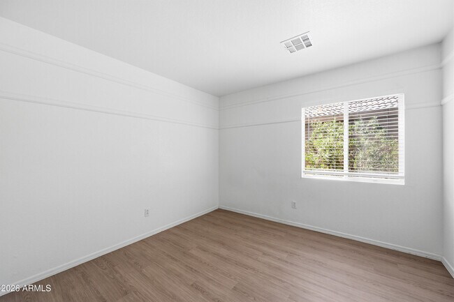 Building Photo - 10469 W Granada Rd
