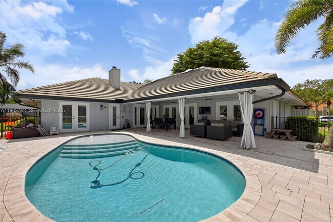 Building Photo - 15 Balfour Rd E