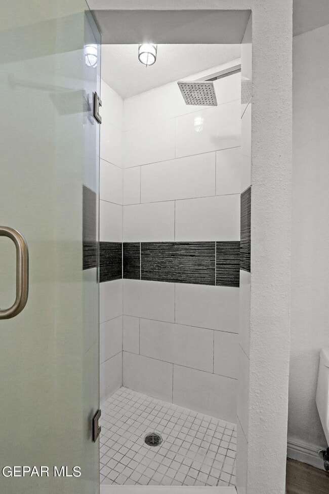 Building Photo - 5109 Memory Dr