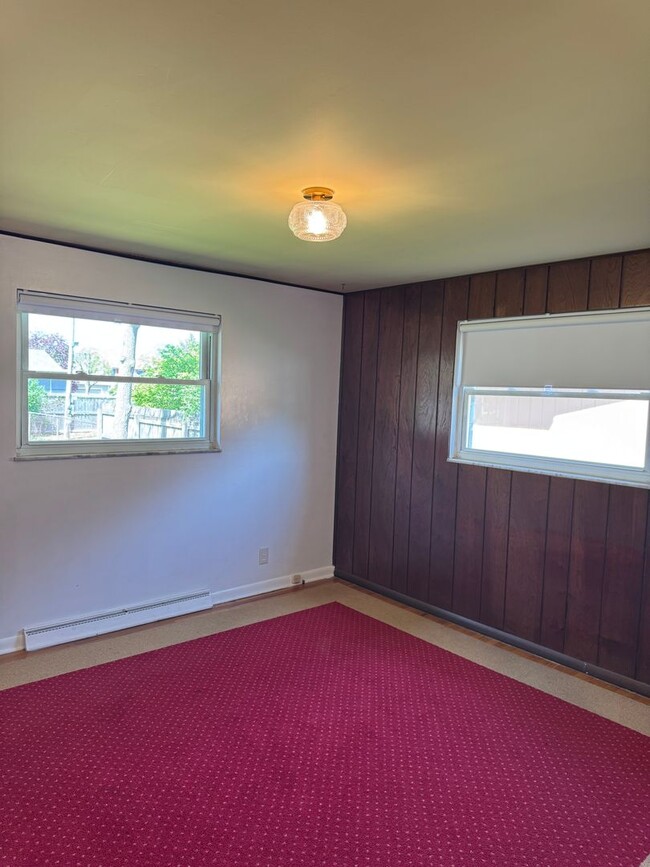 Building Photo - 3 Bedroom 1 Bathroom Available in Springfi...
