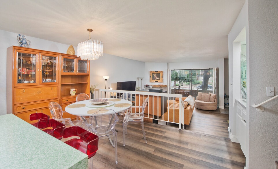 Building Photo - 5711 Owensmouth Ave