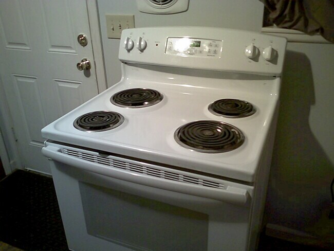 Building Photo - 4647 Hilton Ave