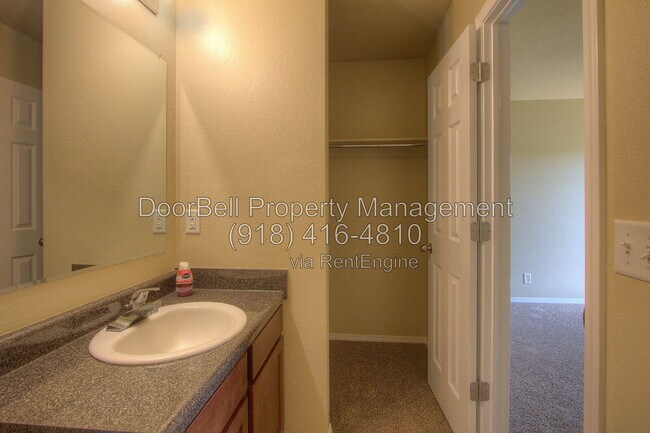 Building Photo - 5807 N 34th St